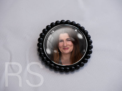 Broche noire à poids